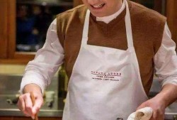 圈内人爆料黄磊做饭视频,圈内人曝光烹饪视频，美食爱好者纷纷点赞