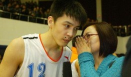 杨鸣妻子爆料原文视频,揭秘杨鸣家庭生活细节