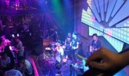 酒吧奇遇爆料视频大全,揭秘热门爆料视频背后的精彩瞬间
